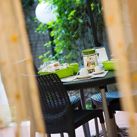 Guest house Domus Al Parco 3*